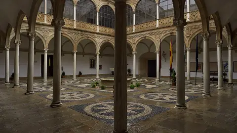 Patio del Palacio de las Cadenas, Úbeda Patio del Palacio de las Cadenas, Úbeda