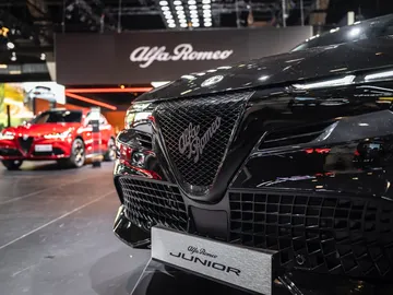 Es el SUV compacto más inconfundible del mercado, y ahora también es un brutal SUV híbrido 4x4 Es el SUV compacto más inconfundible del mercado, y ahora también es un brutal SUV híbrido 4x4