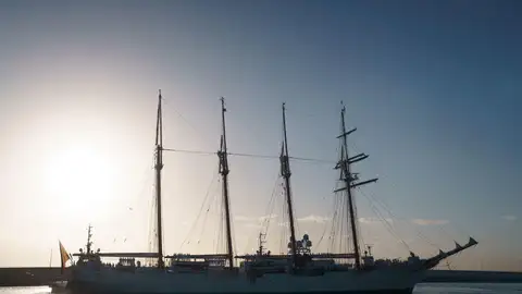 Imagen del buque escuela Juan Sebastián Elcano a su llegada al puerto de Santa Cruz de Tenerife Imagen del buque escuela Juan Sebastián Elcano a su llegada al puerto de Santa Cruz de Tenerife