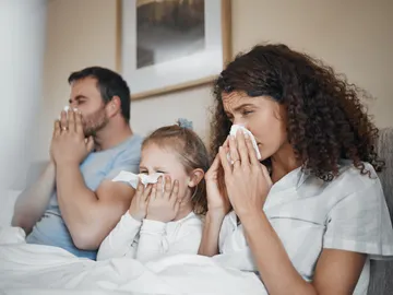 Una familia sufre los síntomas de un virus como la gripe Una familia sufre los síntomas de un virus como la gripe