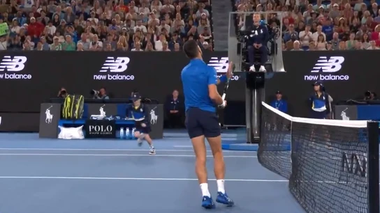 Djokovic aplaude un puntazo de Carlos Alcaraz Djokovic aplaude un puntazo de Carlos Alcaraz