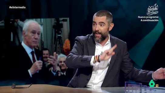 Dani Mateo, tras las alabanzas del consejero de Asisa a Díaz Ayuso: "Es el campeón de los ayusers" Luis Ortiz no ha dudado en reconocer que Díaz Ayuso le "encanta" afirmando que es una mujer normal porque "vive con su pareja". El consejero de la aseguradora no ha dudado en dedicarle 'No cambié' de Yurena.