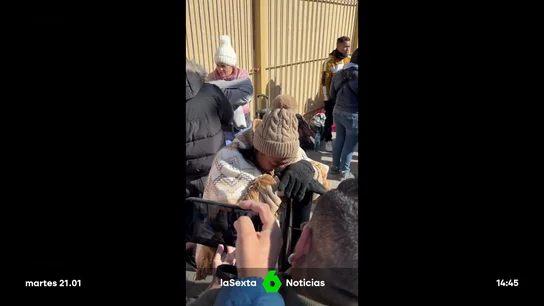 Una mujer migrante llora en la frontera sur de EEUU tras el regreso de Trump a la Casa Blanca Una mujer migrante llora en la frontera sur de EEUU tras el regreso de Trump a la Casa Blanca