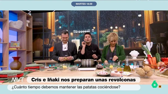 El chef Carlos Maldonado desvela el truco para evitar que las patatas se rompan durante la cocción Los presentadores de Más Vale Tarde se enfrentan, una semana más, a las recetas del cocinero Carlos Maldonado. En esta ocasión aprenden a elaborar unas patatas revolconas.