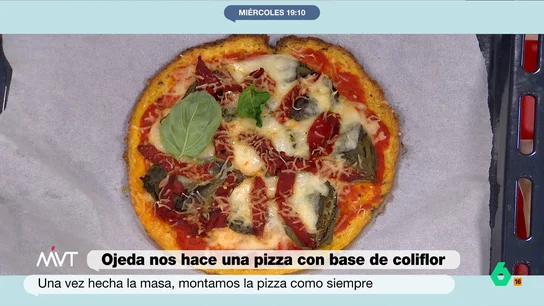 Pablo Ojeda muestra cómo elaborar una saludable pizza de coliflor: la receta paso a paso El nutricionista propone una receta de pizza. Ojeda, en lugar de utilizar la base más tradicional de este popular plato italiano, propone sustituirla por una base de coliflor. Aprende cómo elaborarla en el vídeo principal.
