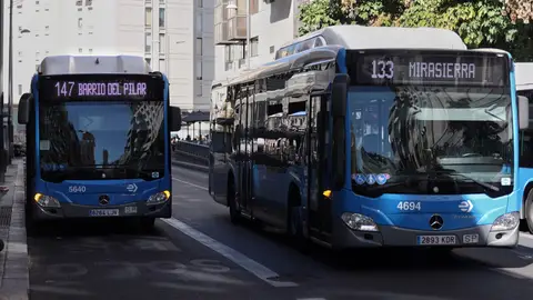 Dos autobuses de las líneas 147 y 133 de la Empresa Municipal de Transportes madrileña (EMT) Dos autobuses de las líneas 147 y 133 de la Empresa Municipal de Transportes madrileña (EMT)