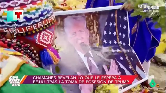 Unos chamanes desvelan qué nos espera con el nuevo mandato de Trump: "Para decir eso no hacía falta invocar a la pachamama" Tras la toma de posesión de Donald Trump, los chamanes realizaron un ritual para desear suerte al nuevo presidente de EEUU. Pero, además, también llevaron a cabo otro para saber cuál será el futuro del mundo con Trump como presidente.