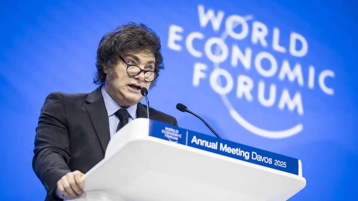 Milei acusa a Sánchez en Davos de "intentar callar a todos los que piensan distinto" Milei acusa a Sánchez en Davos de "intentar callar a todos los que piensan distinto"