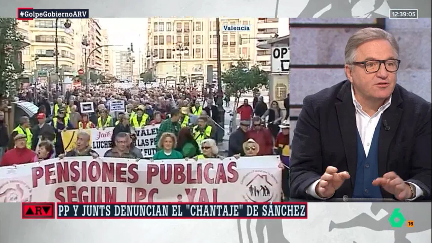 Carlos Segovia, sobre Sánchez: "Cuando dice que va a buscar debajo de las piedras, termina a pedradas" Carlos Segovia, sobre Sánchez: "Cuando dice que va a buscar debajo de las piedras, termina a pedradas"