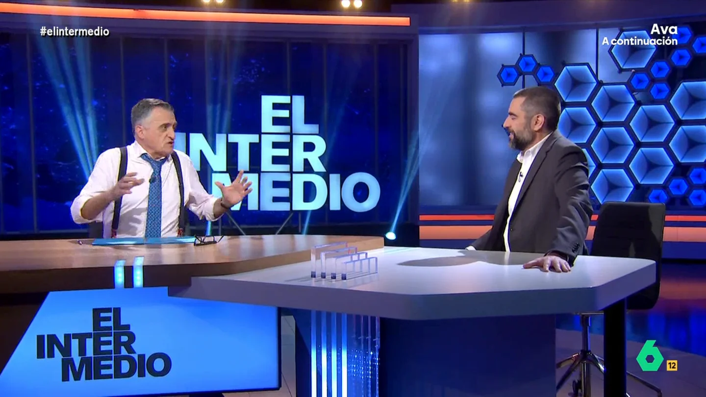 Wyoming ironiza sobre el artículo de González Pons contra Donald Trump: "En Génova ya le llaman 'El Pasionario'" "Puede que se haya ganado a Trump como enemigo, pero acaba de convertirse en el mejor amigo de Melania", comenta Wyoming en este vídeo donde analiza con Dani Mateo el artículo de Esteban González Pons contra el presidente de EEUU.