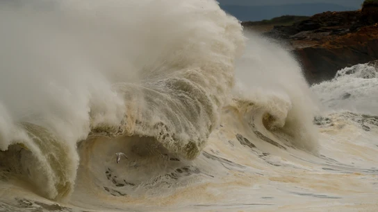 Vista de las olas en la playa de Pampillosa en Foz, Lugo, cuando el potente temporal asociado a la borrasca Herminia azota a la península Vista de las olas en la playa de Pampillosa en Foz, Lugo, cuando el potente temporal asociado a la borrasca Herminia azota a la península