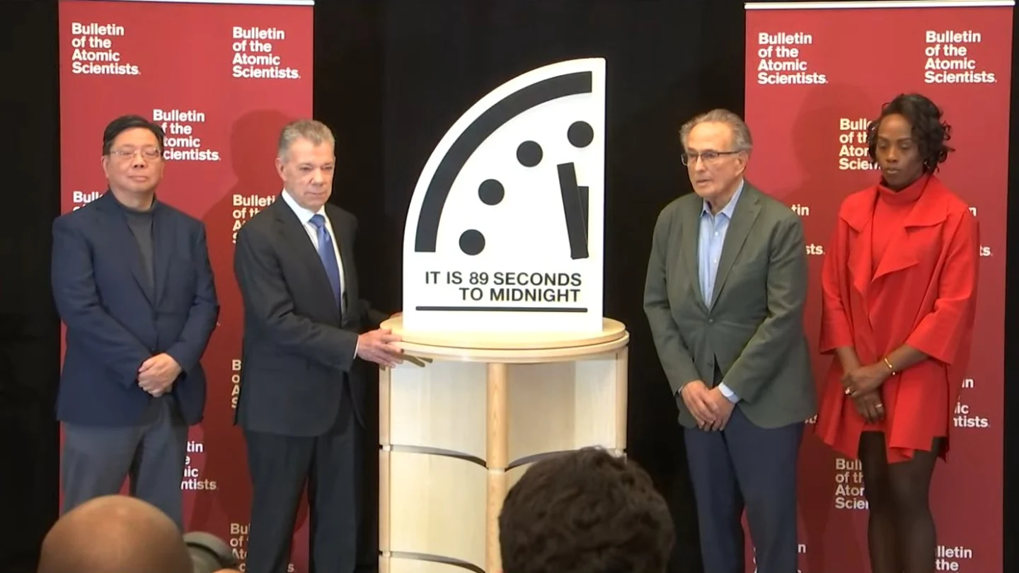 El 'reloj del fin del mundo' sitúa a la humanidad más cerca que nunca del apocalipsis El 'reloj del fin del mundo' sitúa a la humanidad más cerca que nunca del apocalipsis