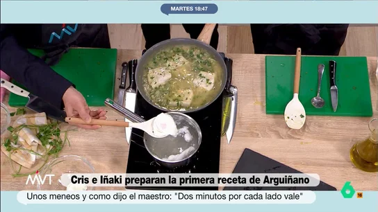 Cristina Pardo e Iñaki López cocinan con el chef Maldonado la primera receta de Karlos Arguiñano: merluza en salsa verde Cristina Pardo e Iñaki López continúan sus clases de cocina con Carlos Maldonado y, en este vídeo, cocinan una receta muy especial: merluza en salsa verde con huevo poché, el primer plato de Karlos Arguiñano en Antena 3.