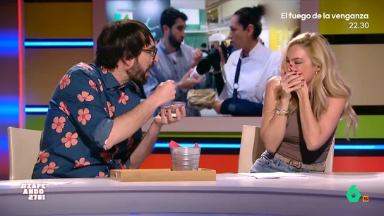 Las reacciones de los zapeadores tras comer grillos en directo: "Puede que estén pasados de fecha, saben a rancio" Las reacciones de los zapeadores tras comer grillos en directo: "Puede que estén pasados de fecha, saben a rancio"
