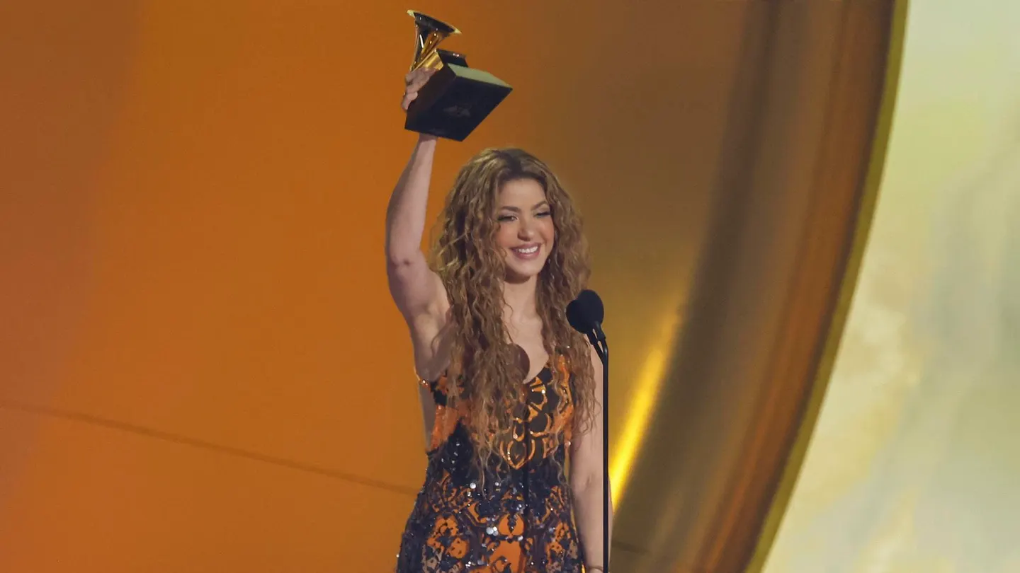 Shakira dedica su Grammy a los migrantes tras las polémicas medidas de Trump: "Siempre lucharé con vosotros" Shakira dedica su Grammy a los migrantes tras las polémicas medidas de Trump: "Siempre lucharé con vosotros"
