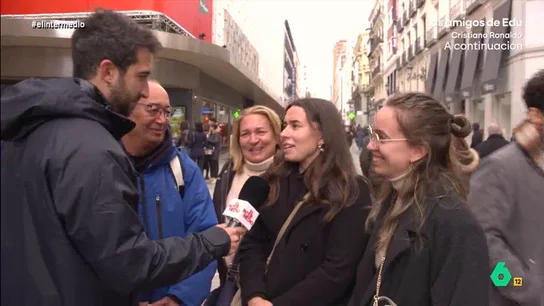 Isma Juárez 'provoca' un cisma en una familia de Murcia al preguntar cuál es la hija preferida: "No me hacen ni pu** caso" María afirma que sus padres prefieren a su hermana Viviana. "Mi hermana siempre lleva la razón, solo la escuchan a ella...", se lamenta la joven ante el reportero. "Estamos, ahora mismo, abriendo la caja de Pandora", comenta Isma.