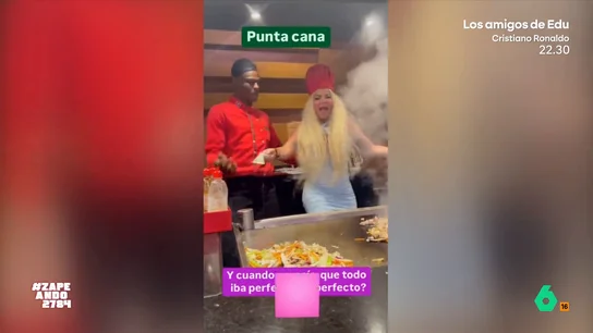 Leticia Sabater se viene arriba cocinando en Punta Cana y termina en el suelo: "Esto con la salchipapa no te pasa" La artista ha sufrido una llamativa caída mientras 'cocinaba' durante sus vacaciones en Punta Cana "sus famosos tallarines a la plancha y culo a la piedra", comenta Isabel Forner.