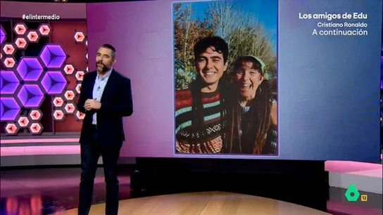 Dani Mateo, al ver a los "rastachachis" Amy y Oihan alucinar con la niebla: "El día que vena un arcoíris les da un paro cardíaco" En su sección 'Aprendiendo de los mejores', Dani Mateo presenta a los "rastachachis" e influencers Amy y Oihan, que en sus vídeos comparten una alegre filosofía de vida que al colaborador le ha demostrado que "la media naranja existe".