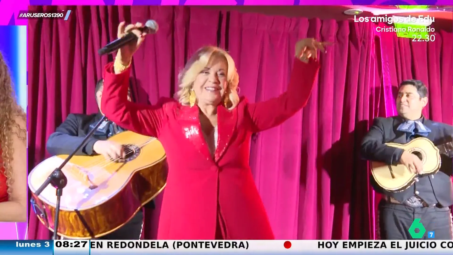 Alfonso Arús, al ver cantar a Bárbara Rey en su cumpleaños "Sigo siendo el rey": "Eso va con primeras" Alfonso Arús, al ver cantar a Bárbara Rey en su cumpleaños "Sigo siendo el rey": "Eso va con primeras"