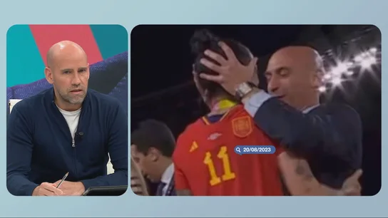 Gonzalo Miró critica "el vacío de los futbolistas" a Jenni Hermoso: "Brillaron por su ausencia" Gonzalo Miró critica "el vacío de los futbolistas" a Jenni Hermoso: "Brillaron por su ausencia"