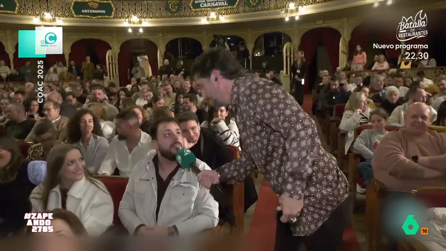 Un espectador del COAC 2025 trolea a un presentador en directo: "Primer embolado que me meto... vamos para bingo" Pepito el Caja decidió charlar con los espectadores que acudieron al Gran Teatro Falla de Cádiz para ver los preliminares del Concurso Oficial de Agrupaciones del Carnaval de Cádiz y seguro no esperaba la broma que le hizo un espectador.