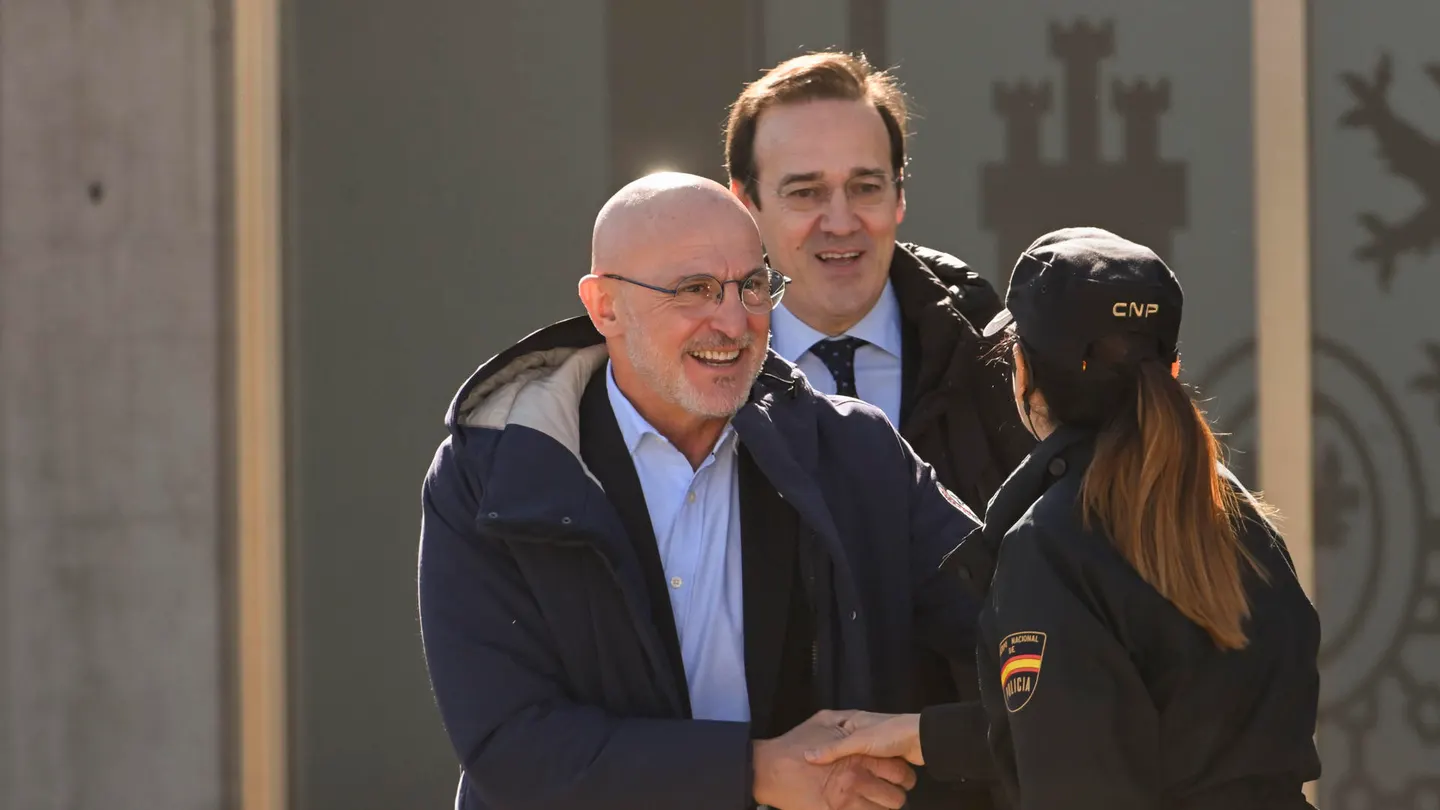 El técnico de la selección masculina de fútbol, Luis de la Fuente, sale de la Audiencia Nacional tras testificar en el caso contra Luis Rubiales El técnico de la selección masculina de fútbol, Luis de la Fuente, sale de la Audiencia Nacional tras testificar en el caso contra Luis Rubiales