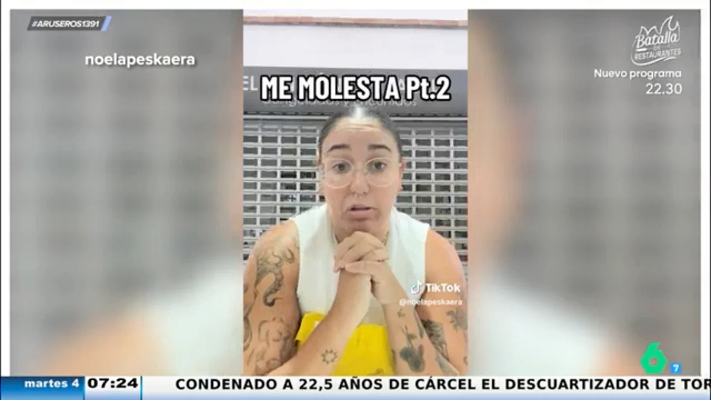 Una pescadera comenta qué es lo que más le molesta de los clientes cuando piden: "No tiréis los tickets al suelo, ¡qué coraje!" Una pescadera comenta qué es lo que más le molesta de los clientes cuando piden: "No tiréis los tickets al suelo, ¡qué coraje!"