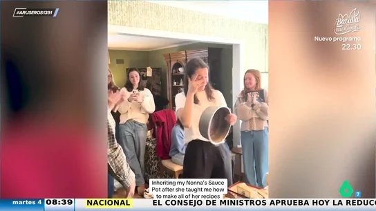 La emoción de una nieta al heredar la olla en la que cocinaba su abuela: "Hay cosas que te recuerdan a ellas" La emoción de una nieta al heredar la olla en la que cocinaba su abuela: "Hay cosas que te recuerdan a ellas"