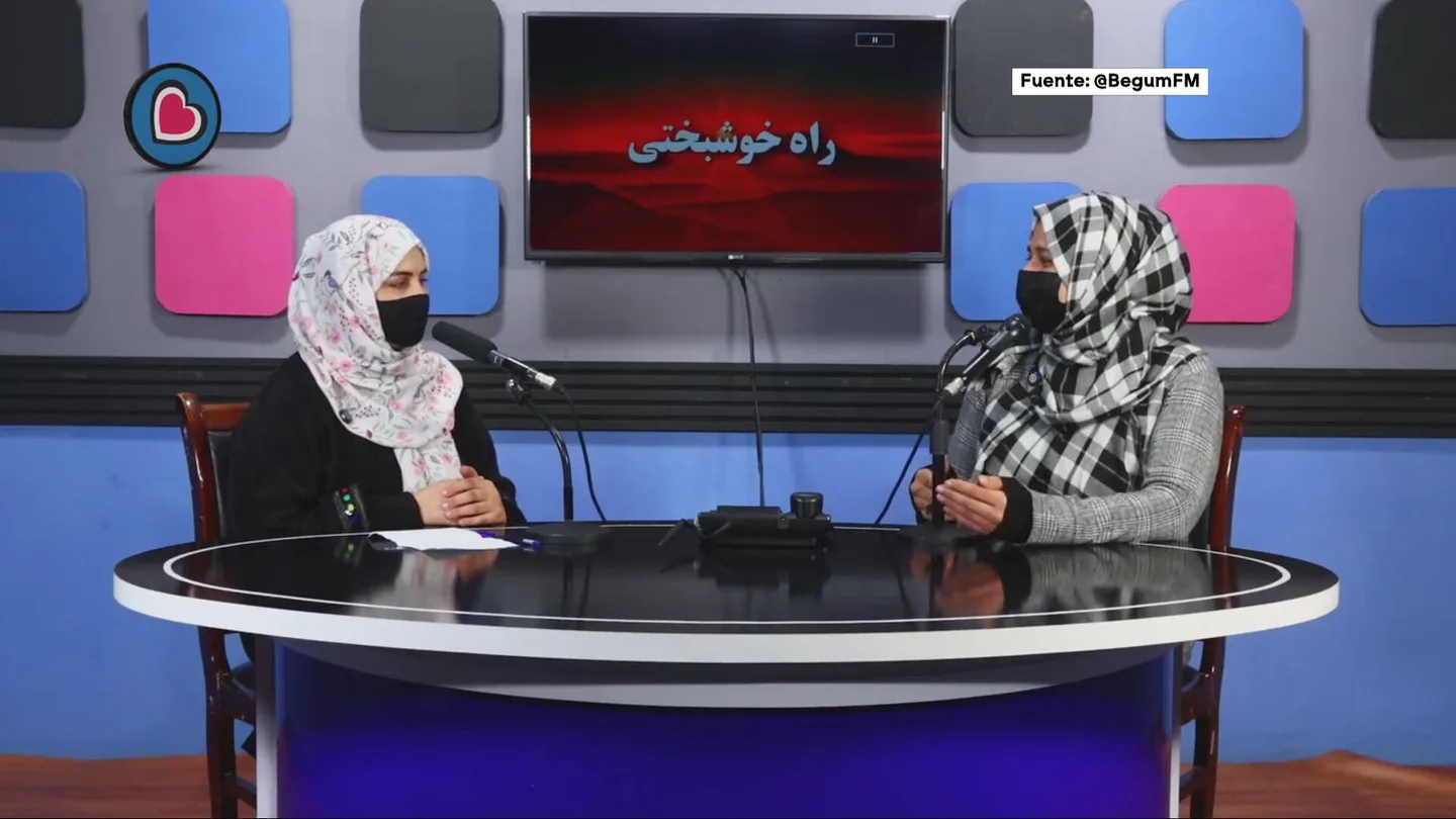 Los talibanes cierran 'Radio Begum', la única radio en Afganistán creada por y para mujeres Los talibanes cierran 'Radio Begum', la única radio en Afganistán creada por y para mujeres