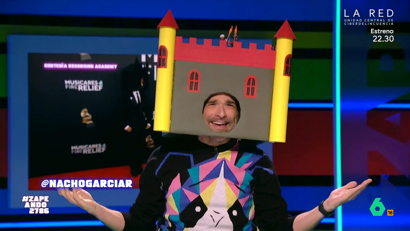 Nacho García y su versión low cost del sombrero de Jaden Smith en los Grammy : "Te lo vendo por 30 euros" Nacho García y su versión low cost del sombrero de Jaden Smith en los Grammy : "Te lo vendo por 30 euros"