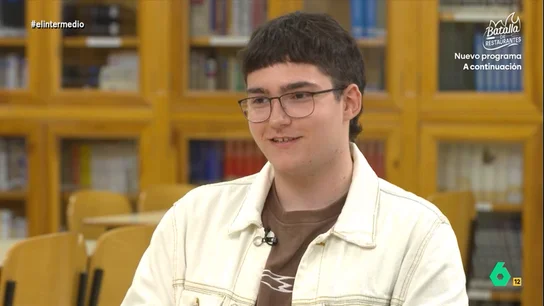 Un joven sorprende a Thais Villas al hablar de ir a la mili por España: "Yo para deportes no valgo" Thais Villas visita un instituto para preguntar a los y las adolescentes por España y el patriotismo: ¿Qué estarían dispuestos a hacer por su país? En este vídeo, responden si estarían dispuestos a ir a la guerra... o a Eurovisión.