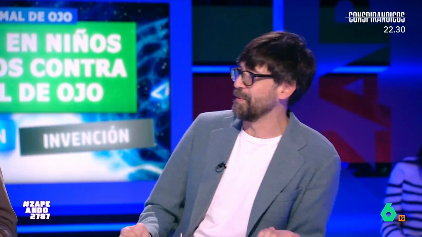 ¿Superstición o invención? Luis Piedrahita demuestra sus conocimientos sobre creencias en Zapeando El humorista habla en su último monólogo, entre otros temas, sobre las supersticiones. Por ello, el programa le plantea varias creencias para que adivine si es una superstición real o una mera invención de Zapeando.