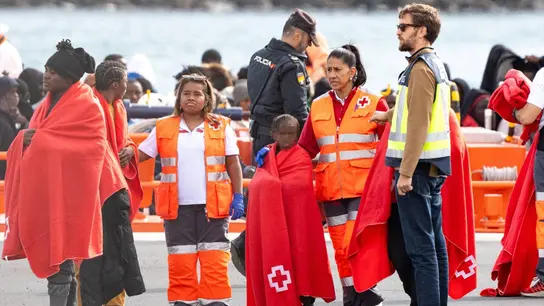Un grupo de migrantes llega a costas españoles, en una imagen de archivo. Un grupo de migrantes llega a costas españoles, en una imagen de archivo.
