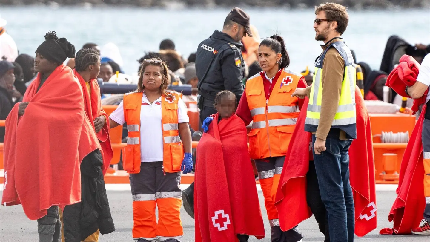 Un grupo de migrantes llega a costas españoles, en una imagen de archivo. Un grupo de migrantes llega a costas españoles, en una imagen de archivo.