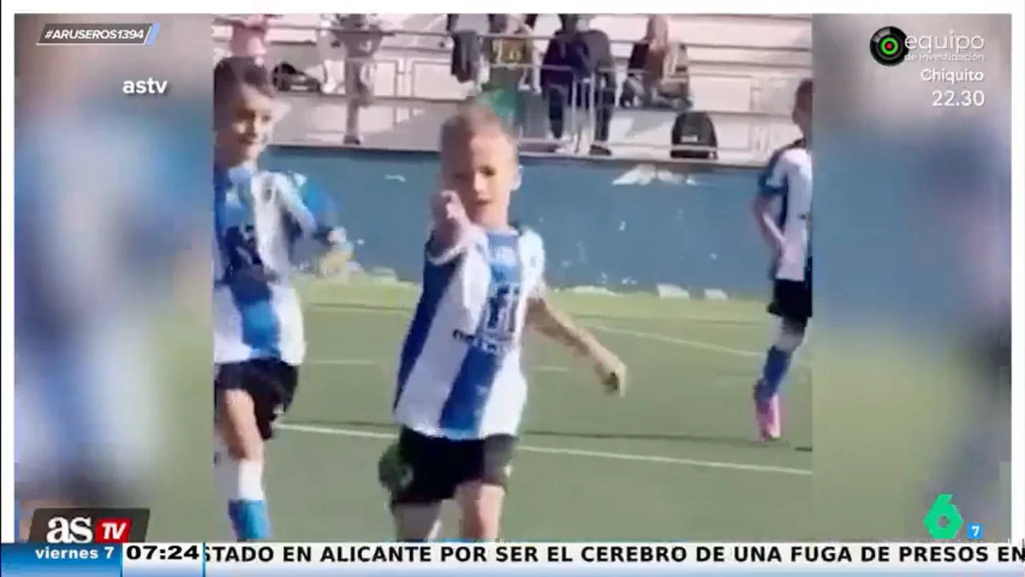 El divertido vídeo viral de una madre que descubre que su hijo no le ha dedicado el gol a ella, sino a su perro El divertido vídeo viral de una madre que descubre que su hijo no le ha dedicado el gol a ella, sino a su perro