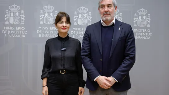 La ministra de Juventud e Infancia, Sira Rego, junto al presidente del Gobierno de Canarias, Fernando Clavijo, este jueves. La ministra de Juventud e Infancia, Sira Rego, junto al presidente del Gobierno de Canarias, Fernando Clavijo, este jueves.