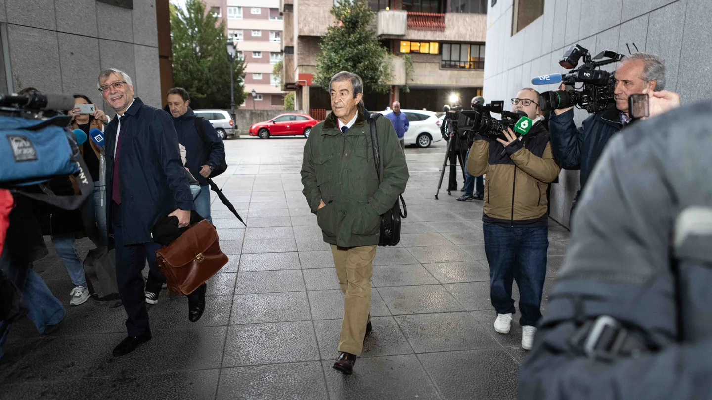 El exvicepresidente del Gobierno, exministro y expresidente de Asturias, Francisco Álvarez-Cascos, a su llegada a la Audiencia Provincial de Oviedo, a 7 de enero de 2025 El exvicepresidente del Gobierno, exministro y expresidente de Asturias, Francisco Álvarez-Cascos, a su llegada a la Audiencia Provincial de Oviedo, a 7 de enero de 2025