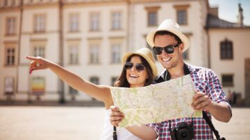 Pareja viajera en San Valentín