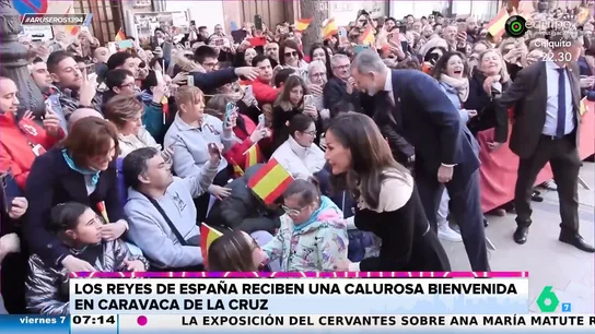 La reina Letizia y Felipe VI cumplen el sueño de Julián, un niño con cáncer: "El rey le dijo que tenía ganas de conocerlo" La reina Letizia y Felipe VI cumplen el sueño de Julián, un niño con cáncer: "El rey le dijo que tenía ganas de conocerlo"