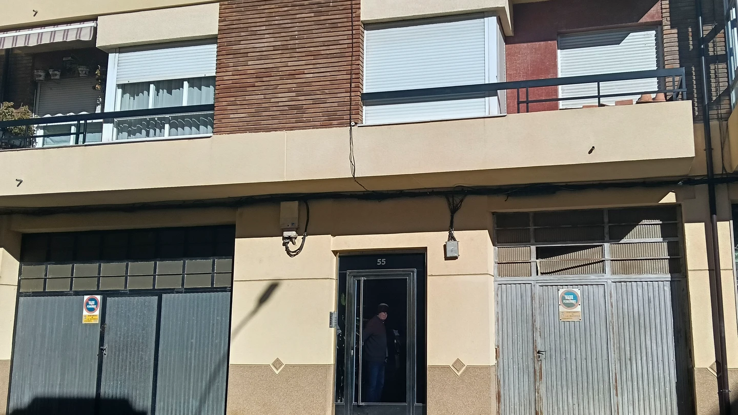 Edificio de la Calle Juan Carlos I Rey, en La Bañeza, León, donde ha fallecido una persona por inhalación de humo Edificio de la Calle Juan Carlos I Rey, en La Bañeza, León, donde ha fallecido una persona por inhalación de humo