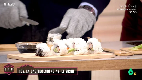 Juan del Val se atreve con todo y prepara el típico sushi japonés: "Pedazo de zurullo de arroz acabas de hacer" Juan del Val se atreve con todo y prepara el típico sushi japonés: "Pedazo de zurullo de arroz acabas de hacer"