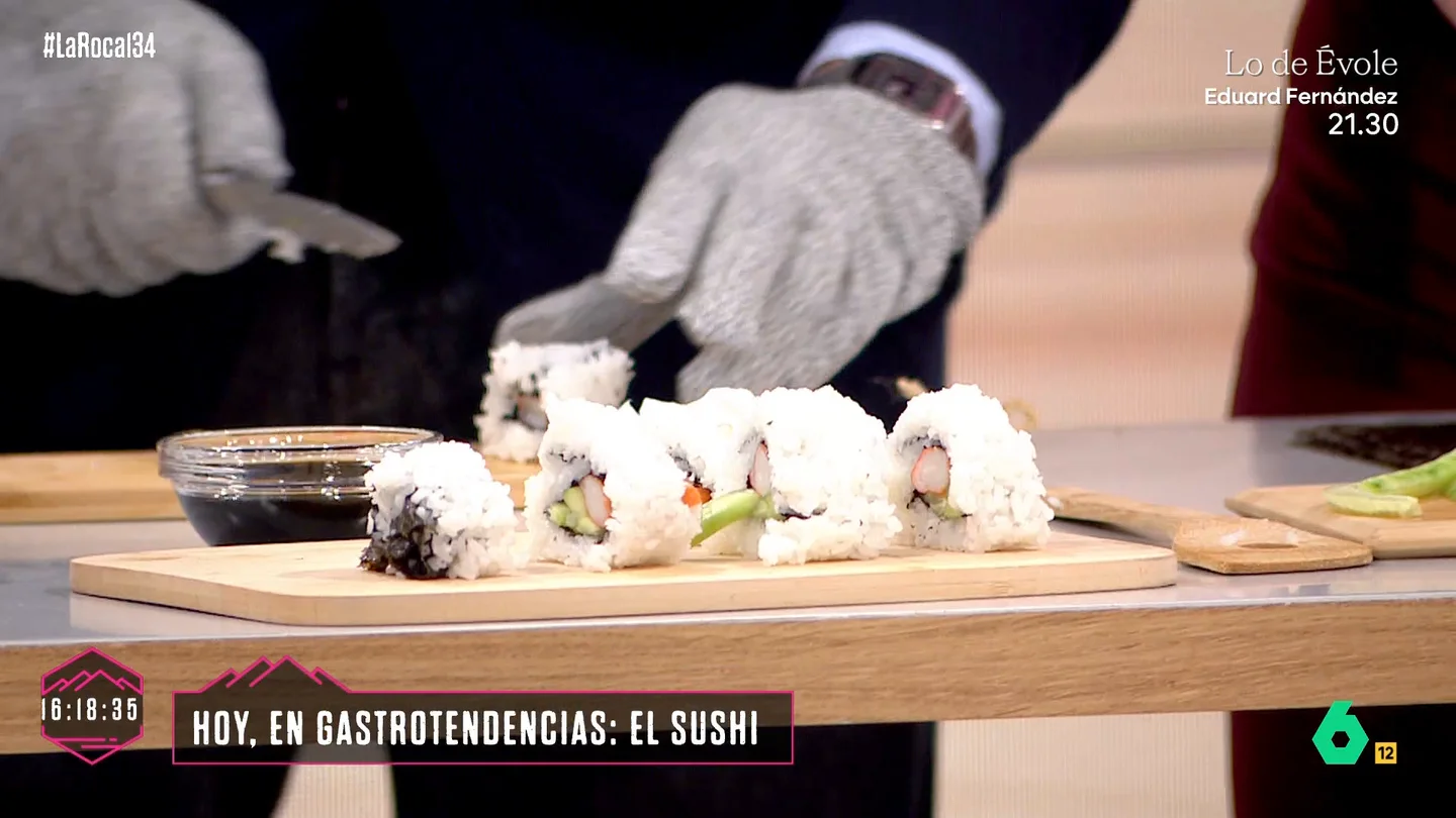 Juan del Val se atreve con todo y prepara el típico sushi japonés: "Pedazo de zurullo de arroz acabas de hacer" Juan del Val se atreve con todo y prepara el típico sushi japonés: "Pedazo de zurullo de arroz acabas de hacer"
