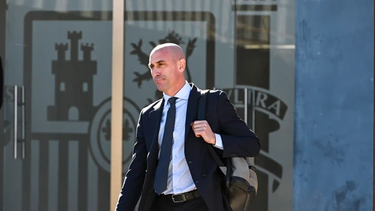 El acusado Luis Rubiales, expresidente de la Real Federación Española de Fútbol (RFEF), sale este jueves de la Audiencia Nacional El acusado Luis Rubiales, expresidente de la Real Federación Española de Fútbol (RFEF), sale este jueves de la Audiencia Nacional
