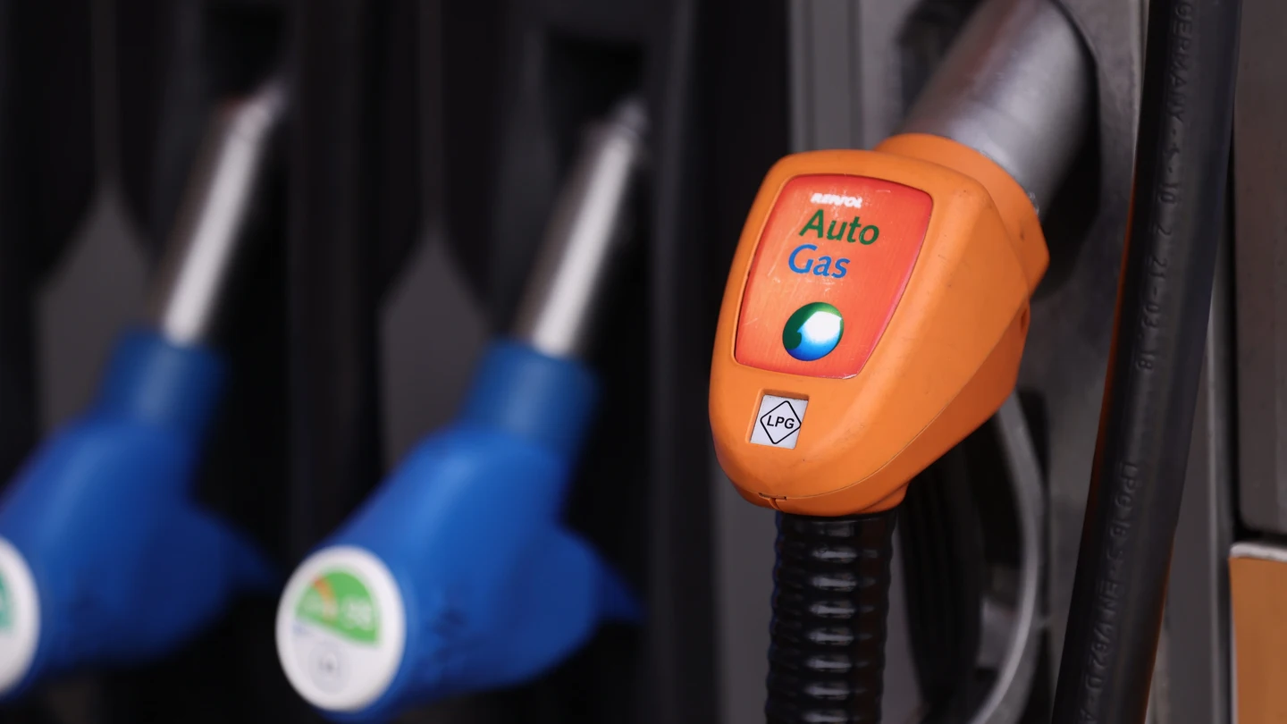 Una manguera de gas licuado de petróleo (GLP) o autogás Una manguera de gas licuado de petróleo (GLP) o autogás
