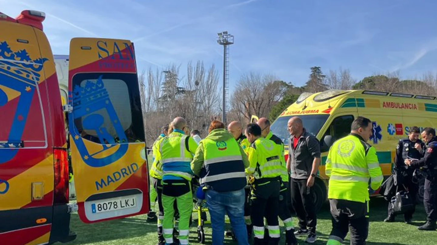 Reaniman con éxito a un árbitro de 29 años que sufrió un infarto en pleno partido Reaniman con éxito a un árbitro de 29 años que sufrió un infarto en pleno partido