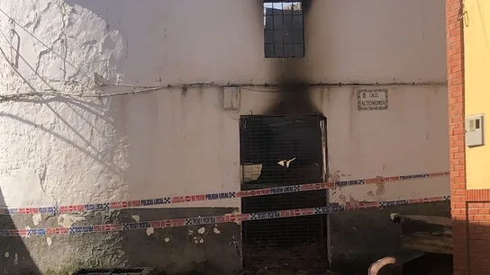 Vivienda que ha sido incendiada en Castilblanco (Badajoz) Vivienda que ha sido incendiada en Castilblanco (Badajoz)