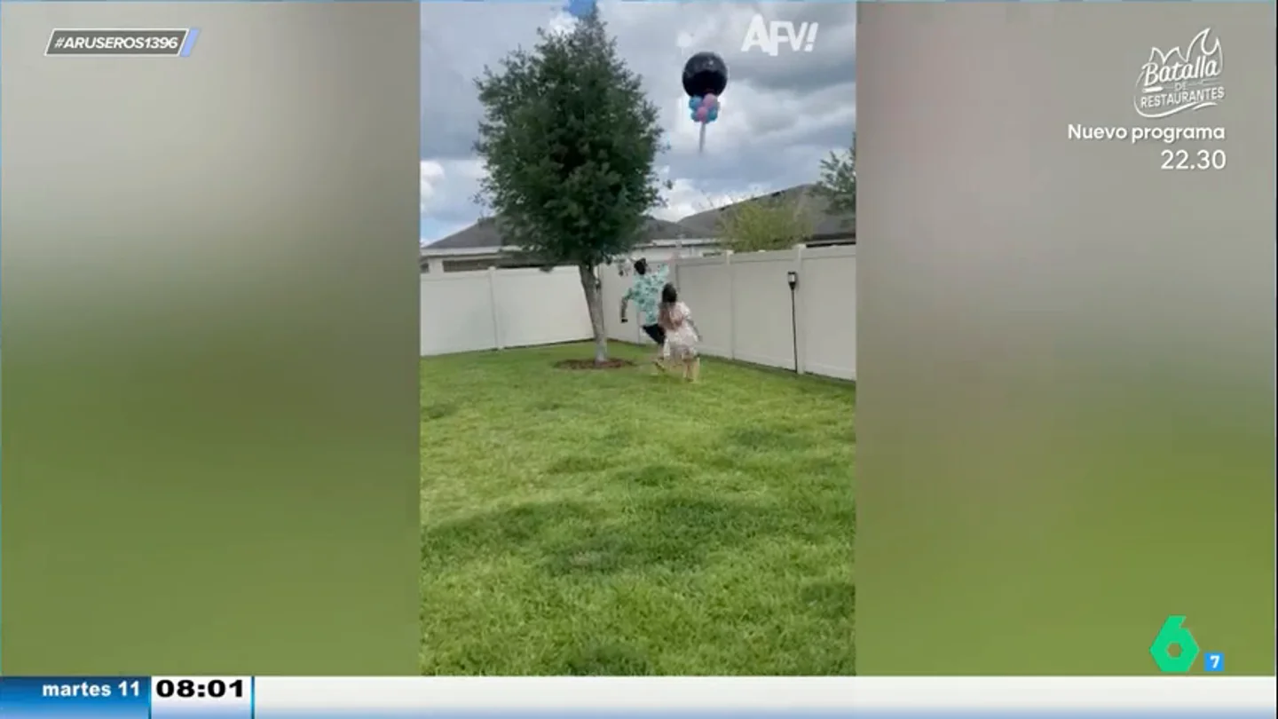 El globo que arruina un 'gender reveal' y sale volando: "Algún pájaro descubrirá el secreto" El globo que arruina un 'gender reveal' y sale volando: "Algún pájaro descubrirá el secreto"
