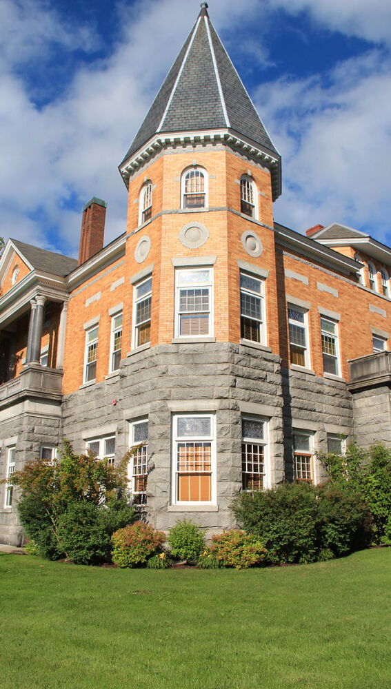 Haskell Free Library, la biblioteca que está en la frontera de Canadá y EEUU