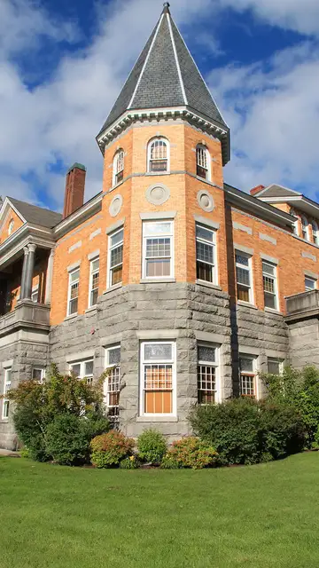 Haskell Free Library, la biblioteca que está en la frontera de Canadá y EEUU Haskell Free Library, la biblioteca que está en la frontera de Canadá y EEUU
