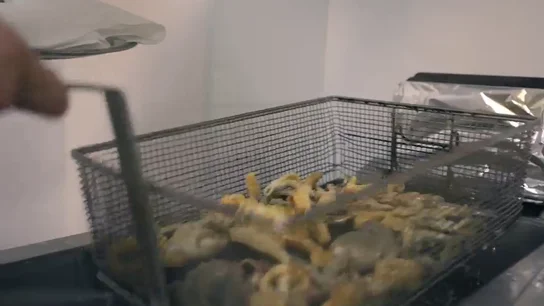 Alberto Chicote desvela cuáles son los "imprescindibles" de la fritura malagueña en Batalla de restaurantes Alberto Chicote desvela cuáles son los "imprescindibles" de la fritura malagueña en Batalla de restaurantes